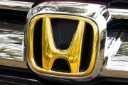 廃れた「金色エンブレム」…トヨタ・日産廃止もホンダは継続