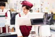【画像あり】お前らはスーパーのレジの店員が座ってるのは許さない派？許す派？