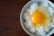 バカ「卵かけご飯うめええええええ」 ワイ「ほーい」（醤油を取り上げる）