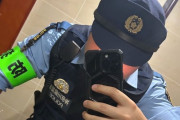 【画像】中国人「神奈川県警のコスプレしてみたw」→日本人が発見し大炎上