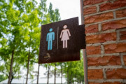 女さん、ついに女子トイレにまで差別だとブチギレるｗｗｗｗｗ