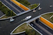 【画像】オランダの水道橋がヤバすぎると話題にｗｗｗｗ