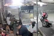 【動画】犬と衝突して転倒した自転車の男性が出血多量で亡くなった事故。