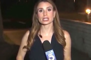 放送事故。生放送中の女性レポーターの胸元を巨大ゴキブリが這う(((ﾟДﾟ)))
