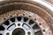 【画像】車の『ホイール』が錆びてるんだが、グリスとか塗った方がいいの？？？？？