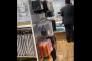 女性店員におっさんがイキってる動画ヤバすぎる・・・