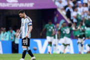 【W杯】5分間の悲劇…アルゼンチンがまさかの黒星スタート メッシのPK弾で先制も後半に逆転許して無敗記録は36でストップ