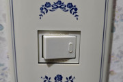 【画像】ワイニート、部屋のスイッチをおしゃれにしてしまう