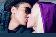 62歳のマドンナ、26歳の彼氏とキス＆きわどい下着姿に世間ざわつく