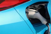 トヨタやホンダが本気で電気自動車作るのはいいけど充電施設はどうすんだよ？