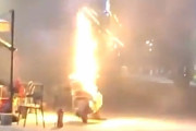 【動画】中国、電動バイクがいつもの爆発炎上！もの凄い火柱が天に向かって噴き出す！