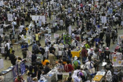 コミックマーケット100回目が開幕　75年開始、サブカルの祭典   [8/13]