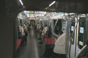 【怖い話】電車に物凄い美人が乗り込んできた