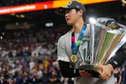 WBCで勝ち取ったあの超デカいトロフィー、とんでもない重さだったｗｗｗｗｗｗ