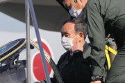 菅義偉首相、F4戦闘機に搭乗→思い出づくりかよ
