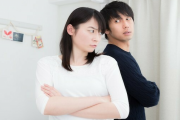 夫の友人Aが結婚直後にモラハラDV男に豹変。離婚裁判を起こされた。その裁判をめぐって私の夫の友達の意見が割れまくった結果・・・