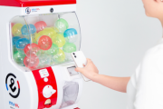 QRコード決済対応のガチャガチャ 「ピピットガチャ」が登場