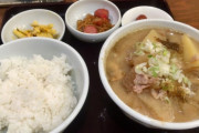 【画像】意味のわからない定食No. 1「豚汁定食」