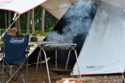 【悲報】キャンプ愛好家の86%、テントを建てて外で飯食ってテントの中で寝るだけ