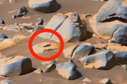 【朗報】火星人、見つかる 火星探査車が撮影した写真に人が映った模様