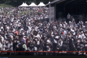 【悲報】昨日開催されたフジロックの客席が無事「密」で終了…