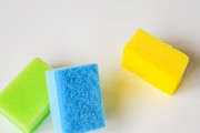 スポンジメーカー「スポンジの柔らかい面でお皿を洗わないで！」 ← これまじ？