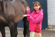 【画像】ウマ娘声優さん本物のサラブレッドと初対面で若干引き気味?