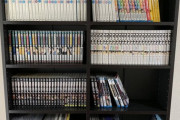 【画像あり】ワイの本棚の漫画達、友達に銭湯の図書コーナー感がすごいとディスられる