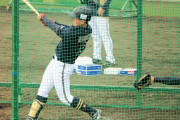 オリックスD2位野口、チーム第一号柵越え弾！