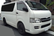 ハイエース(舐められません、そこまで高くないです、運転しやすいです)←これ
