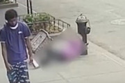 【暴行事件】アメリカニューヨークで前科103犯の黒人(31)が92歳の女性を突き飛ばして暴行罪で逮捕【犯行動画】
