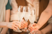 【警告】女性の飲酒、思ったよりリスクが重いと判明