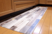 みんなキッチンマットって使ってる？うちのマットがそろそろ買い替え時なんだけど、前からキッチンマットっていらないんじゃ？と思っていて…