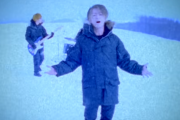 【朗報】ついに俺たちの青春「GLAY」のMV111曲がフル公開‥‥TERUがどれだけ両手を広げているのか数えた結果ァ！→