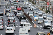 【疑問】地方民「車で通勤します、車でスーパー行きます」←いつ歩くんだ？？？？？