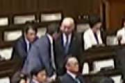 保守党・百田議員「たまたま席が隣だった麻生さんに挨拶したら即座に起立して深々とお辞儀された。感心してしまった」ラサール議員もチャレンジだｗｗｗ