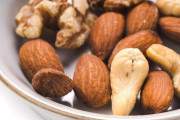 【悲報】ナッツ類「身体にいいです、安いです」←日本人があまり食わない理由