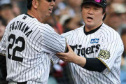甲子園で一触即発　阪神・藤川監督が激高　広島ベンチに「来い！」とファイティングポーズ、コーチらに止められる　坂本への頭部死球を巡り