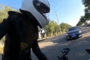 【5秒】ノールックで左折しようとしたバイク女さんがぶっ飛ばされてしまう車載。