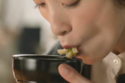 【丸亀製麺】「たとえ上戸彩だとしても音が汚い」CMのズルズル音が無理！“ヌーハラ”の不快感