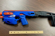 【アメリカ】子供用のおもちゃに偽装した本物の銃が押収される