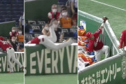 カープ野間、エキサイトシートに飛び込むファインプレー！！