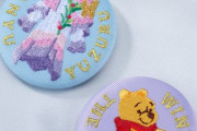 「SHOWER OF HEART - かがやくひかりのプレゼント -」オリジナル衣装モチーフの刺繍缶バッジ2個セットが登場！羽生結弦さんの輝きを胸元に