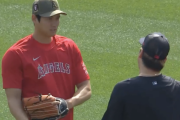 【ほのぼの】大谷翔平さん、試合前にマエケンと通訳を混じえて談笑