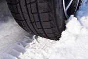 冬にスタッドレス履く車がノーマルタイヤ履く意味ってある？
