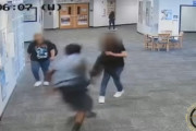 【閲覧注意】120キロの男子高校生が補助教員女性をボコボコに殴り倒す映像がショッキング