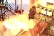 【動画】給油中の爆発で男性1人が大火傷を負った事故。