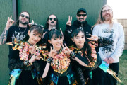【海外】BABYMETALとBlood Incantationのバックステージショット