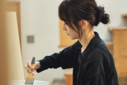 【乃木坂46】新センターで東京藝大生の池田瑛紗、英国王室御用達ニットブランド『JOHN SMEDLEY』によりフィーチャー💎アトリエでの静謐なクリエーションをとらえた最新ポートレート公開 🇬🇧✨【画像, 動画あり📷】