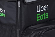 【画像】ウーバーイーツ配達員さん、月収100万円余裕だったｗｗｗ